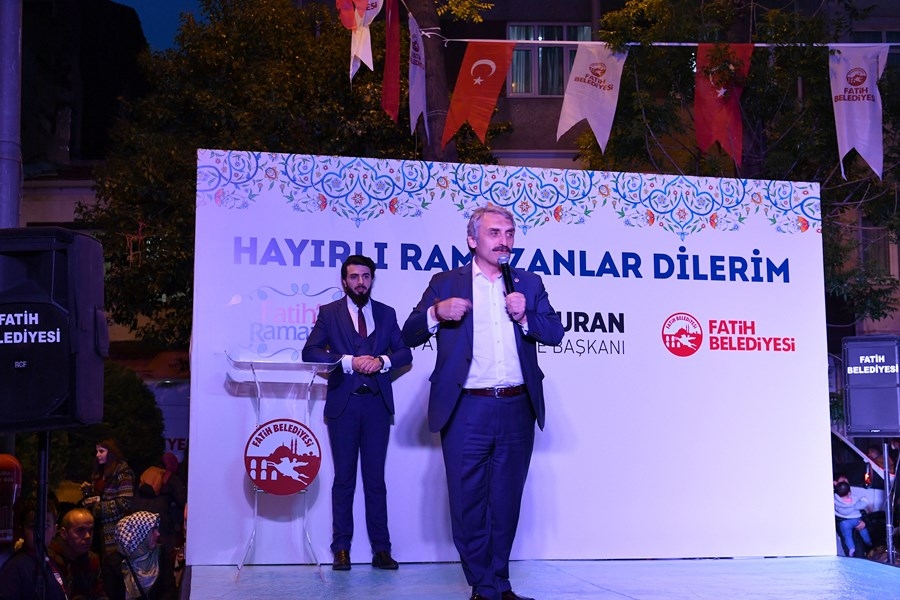 İftar Sofrası Büyük Saray Meydanı'nda Kuruldu...