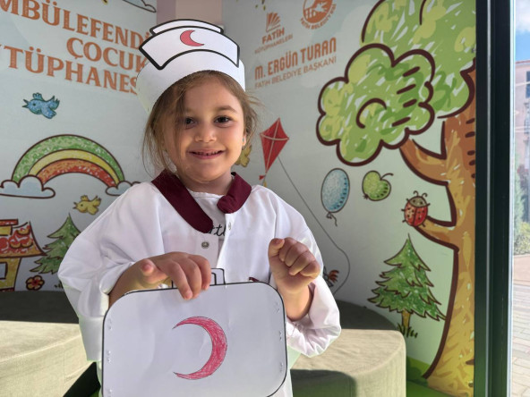Dünya İlk Yardım Günü'nde Sümbülefendi Çocuk Kütüphanemizde Miniklerimiz Kendi İlk Yardım Çantalarını Hazırladı