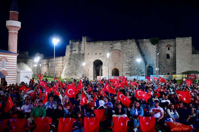 Başkan Turan, Yedikule Hisarı'nda Binlerce Hemşehrisiyle EuroBasket 2025 Finalini Takip Etti ve A Milli Takımın Tarihî Mücadelesini Tebrik Etti