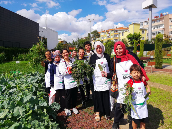 Şehirde Bahçıvan Atölyesi: Yedikule Bahçe'de Toprakla Buluşmanın İncelikleri