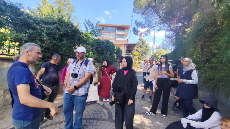 İstanbul'un Hikâyesi Kadraja Sığdı: KARINCA El Emeği Eğitim Birimi'nin Sokak Fotoğrafçılığı Atölyesi'nden Şehirle Dolu Bir Yürüyüş