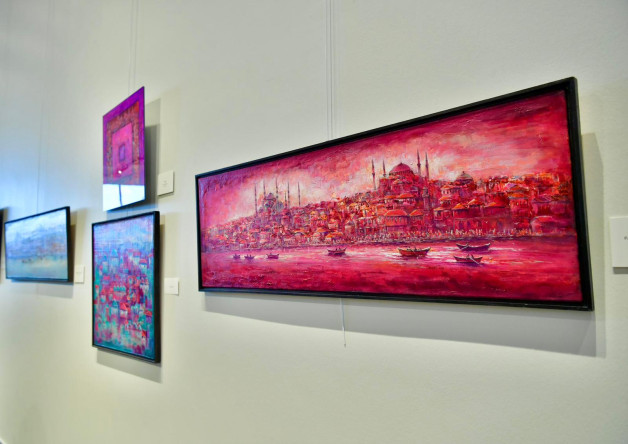 Ressam Cemal Toy'un “Kalp Hizası” Sergisi, Atatürk Kültür Merkezi'ndeki Sürecin Ardından Şimdi Sanal Tur Formatıyla Erişime Açıldı