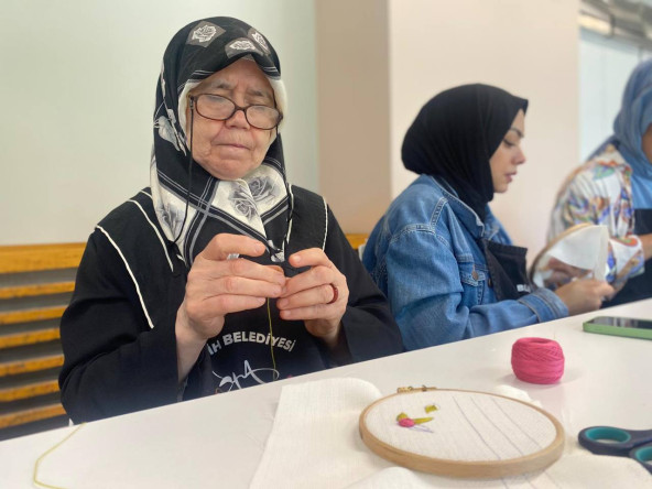 Fındıkzade'de Nakış Atölyesi: KARINCA El Emeği Eğitim Birimimiz ile El Sanatları Geleceğe Taşınıyor