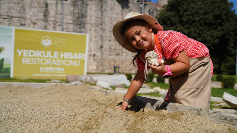 Minik Kaşifler Yedikule Hisarı'ndaki Arkeoloji Atölyesi'nde Buluşuyor