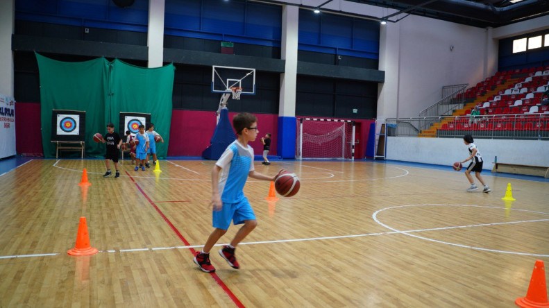 Fatih Belediyesi'nden Geleceğin Basketbol Yıldızlarına Destek
