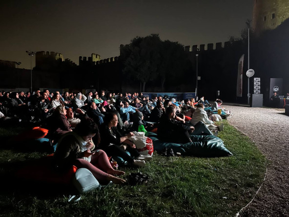 Açık Havada Tarihle Buluşma: Yedikule Hisarı'nda Sinema Akşamları Tarihî Ezgiler ve Hikâyelerle Devam Ediyor