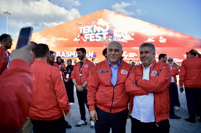 Başkan Turan, TEKNOFEST 2025'in Son Gününde Gençlerimizle Bilim ve Teknoloji Heyecanını Paylaştı