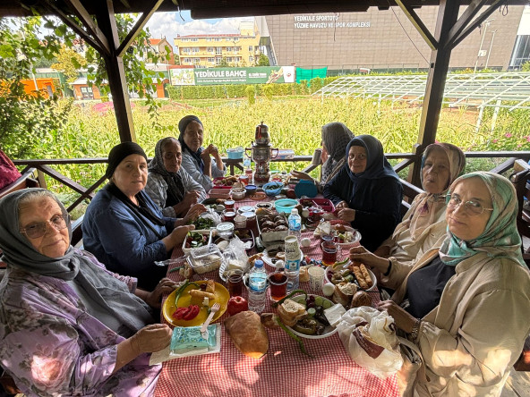 Yedikule Bahçe'de Piknik Keyfi Devam Ediyor