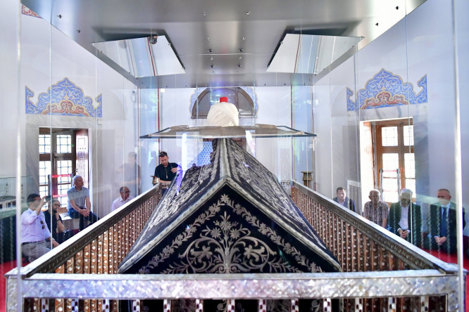 Vali Gül ve Başkan Turan, Yavuz Sultan Selim Han'ı Vefatının 505. Yılında Türbesi Başında Dualarla Yâd Ederek Manevi Mirasını Hatırlattı