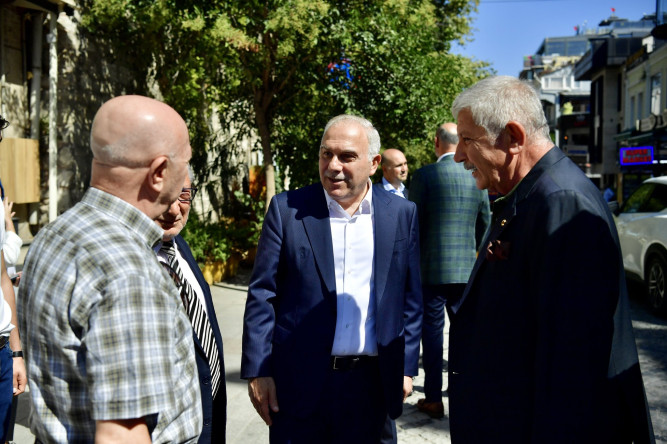 Başkan Turan, Sultanahmet'in Tarihî Sokaklarında Vatandaşlarımızla Buluştu