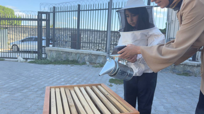 Ayvansaray Bahçe'de Anneler ve Çocuklarımızla Doğaya Yolculuk: “Arıcılık Atölyesi”