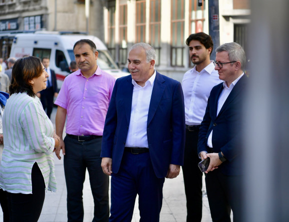 Başkan Turan, Sirkeci, Büyük Postane, Hamidiye Caddeleri ve Hocapaşa Lokantalarında Esnaf ve Vatandaşlarımızla Buluştu