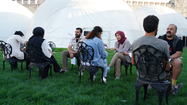 Efsaneleriyle Ünlü Yedikule Hisarı'nda “Open Air English” Etkinliğiyle İngilizce Pratiği