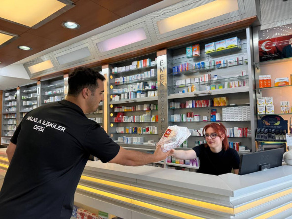 Halkla İlişkiler Ofisimizden Eczacılar Günü'nde Anlamlı Ziyaret ve Hediye Takdimi