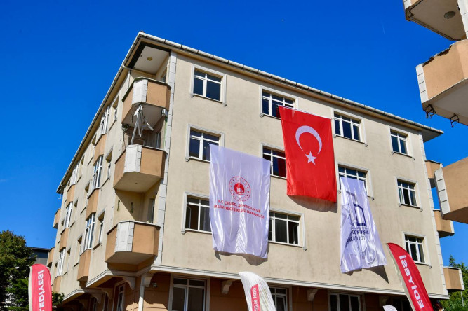 Başkan Turan, Atılgan Sitesi'nde Uzlaşının Ardından Alanda Kentsel Dönüşüm Sürecini Başlattı, İlk Yıkım Çalışmalarını Yerinde Takip Etti