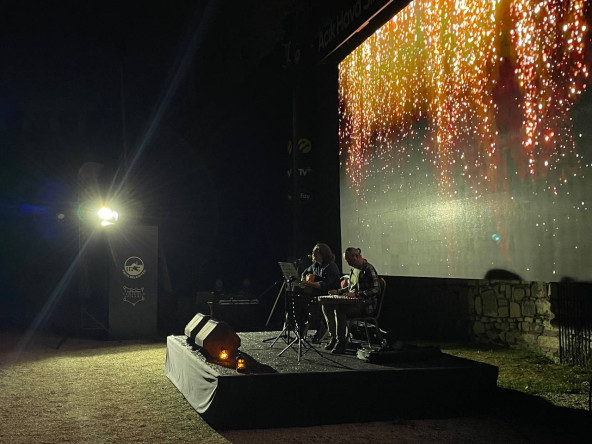 Tarihin Kalbinde Bir Yaz Geleneği: Efsaneleriyle Ünlü Yedikule Hisarı'nda Akustik Akşamlar Devam Ediyor