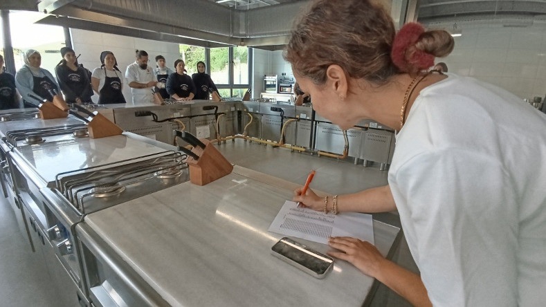 KARINCA El Emeği Eğitim Birimi'nde Hint Mutfağı: Silivrikapı'da Tikka Masala Soslu Tavuk