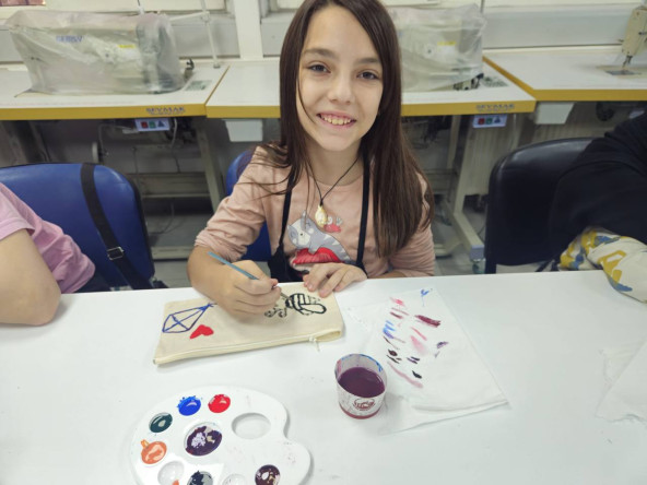 KARINCA El Emeği Eğitim Birimimiz ile Hayaller Kalem Kutularına Sığdı: Yavuz Selim'de Anne-Çocuk Atölyesinde El Emeği ve Paylaşmanın Sevinci