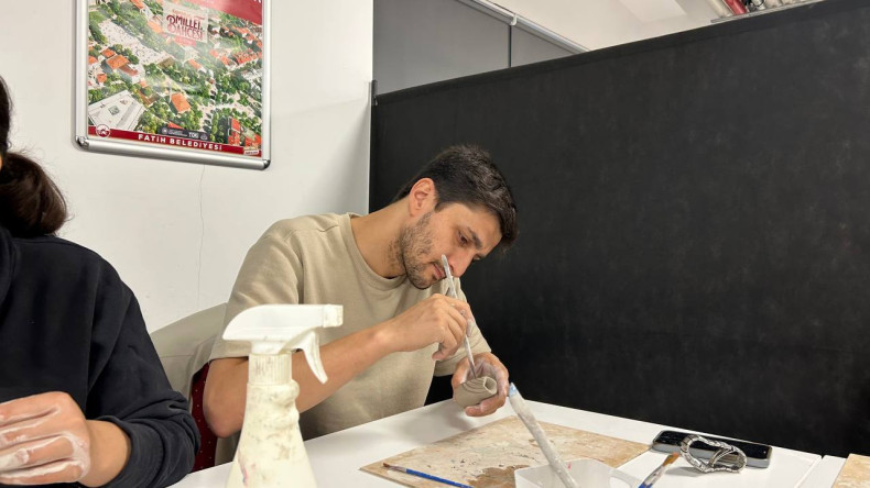 Fındıkzade Çukurbostan Yaşam Merkezi'nde Seramikle Stres Yönetimi: Kadın ve Aile Birimimizden NoMonoton Çalışması