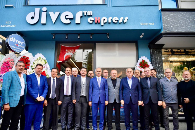 Bakan Uraloğlu ve Başkan Turan, FAGİDER Üyesi Turgay Kokoç'un Yeni İşyerinin Açılışında Bir Araya Gelerek İlçe Ekonomisine Katkıyı Vurguladı