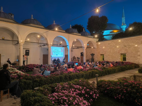 Medrese Davutpaşa, Şiir Gecesi'nde Vatandaşlarımızı Ağırlıyor