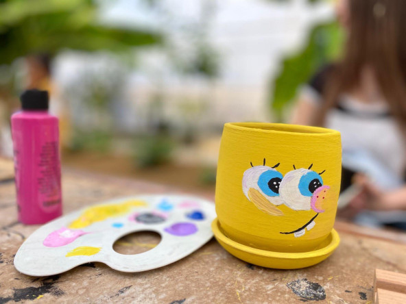 Saksılar Renklendi: Ayvansaray Bahçe'de Doğa ve Sanat Buluştu