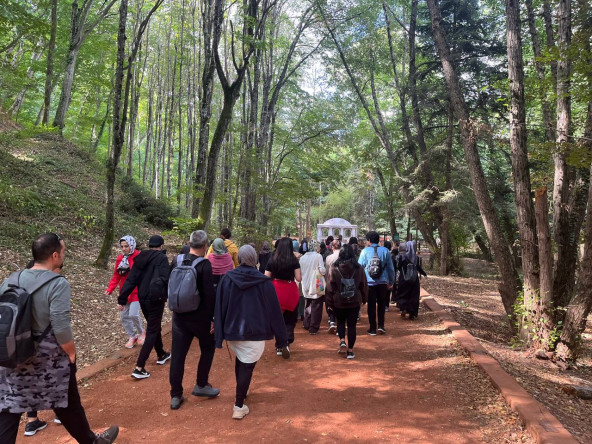 Vatandaşlarımız, Kadın ve Aile Birimimizin Belgrad Ormanı'ndaki Trekking Etkinliğiyle Doğayla Buluştu