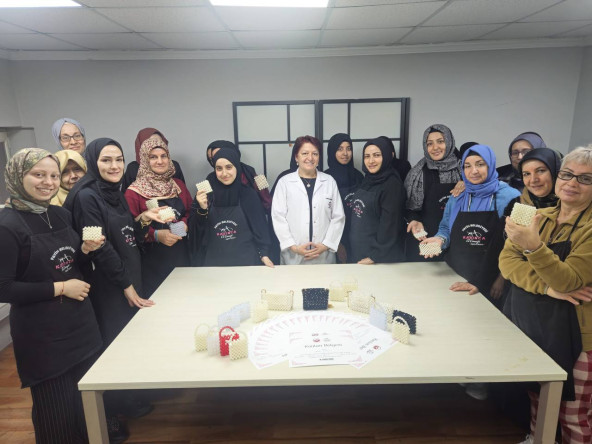 KARINCA El Emeği Eğitim Birimi'nden Keyif Dolu Atölye: Boncukların Zarafeti Yavuz Selim'de Buluştu