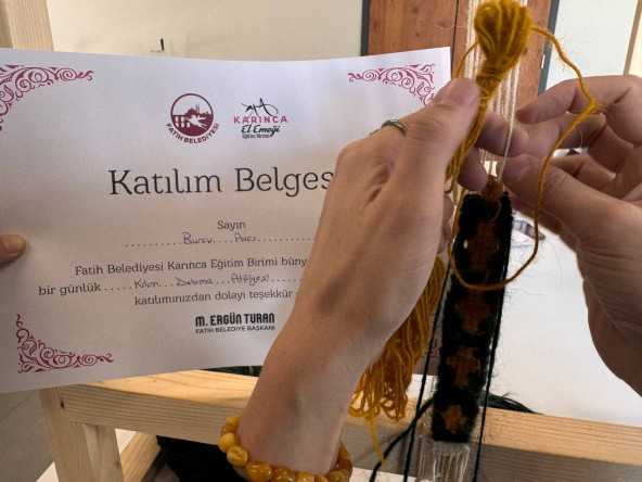 KARINCA El Emeği Eğitim Birimi ile Geleneksel Dokuma Sanatı: Kilimden Halıya Yolculuk Silivrikapı'da Hayat Buluyor