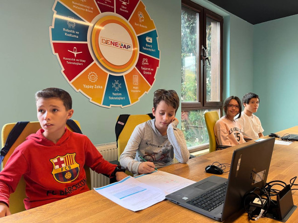 Bilim Fatih'te Geleceğin Mühendisleri Yetişiyor: Deneyap Kart Eğitimlerimiz Devam Ediyor