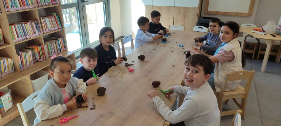 Silivrikapı Çocuk Kütüphanesi'nde Miniklerimiz “Doğadan Sanata Dönüşüm” Etkinliğiyle Balık Figürleri Tasarladı