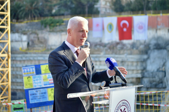 Vali Gül ve Başkan Turan'ın Katılımıyla Gerçekleştirilen Törenle İstanbul Üniversitesi'nde Cerrahi Bilimler Hastanesi'nin Temeli Atıldı