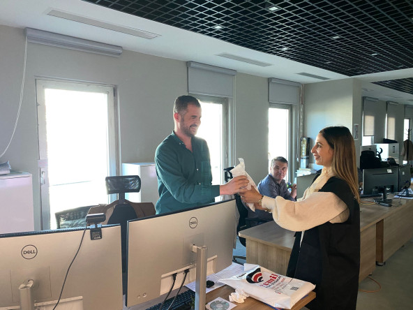 Halkla İlişkiler Ofisimiz, Mimarlar Günü'nde Belediyemizde Görev Yapan Mimarları Ziyaret Ederek Günlerini Kutladı ve Hediyeler Takdim Etti