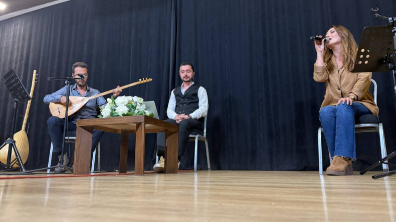 Fatih Sanat Akademisi'nde Avaz Söyleşi: Hamdiye Erol ve Erhan Uslu, Samet Tunç'un Yönetiminde Müzik ile Sohbeti Buluşturdu