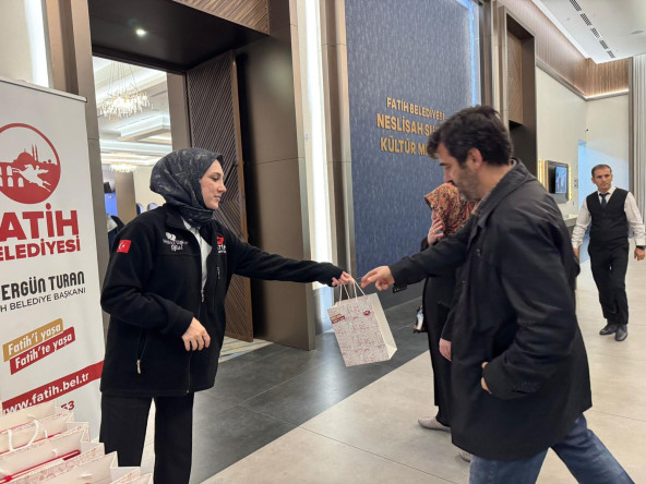 Halkla İlişkiler Ofisimizden Neslişah Sultan Kültür Merkezi'nde Camiler ve Din Görevlileri Haftası Programında Etkinlikler ile Hediyeler