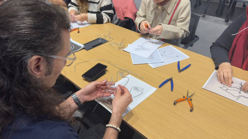 Neslişah Sultan Fikir Atölyesi'nde Tel Malzeme Üzerinden Üç Boyutlu Sanat Eğitimi: Vatandaşlarımız Hayal Güçlerini Heykel Formunda İfade Etti