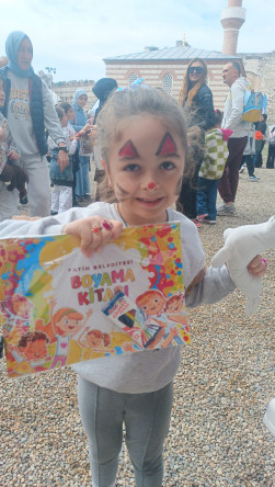 Halkla İlişkiler Ofisimiz Kız Çocukları Günü'nde Ailelerimizi Ziyaret Edip Hediyeler Takdim Etti