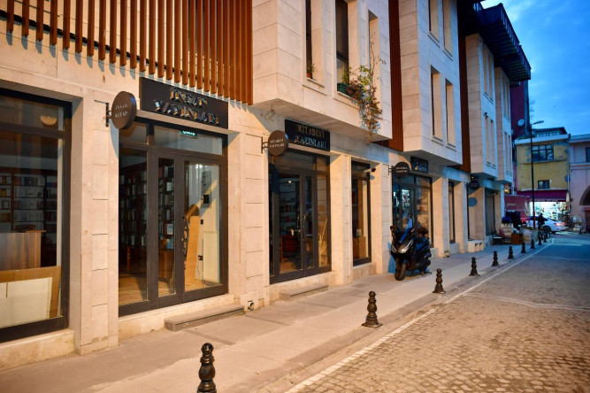 Başkan Turan, Cağaloğlu Kitapçılar Sokağı'nda Yayınevleri ve Esnafla Birlikte Yeni Kültür Merkezi İçin İncelemelerde Bulundu