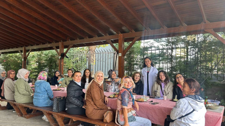 Kadın ve Aile Birimimiz, Yedikule Bahçe'de Diyetisyen Eşliğinde Hazırlanan “Fit Gün Tabağı” ile Sağlıklı Beslenmenin Püf Noktalarını Paylaştı