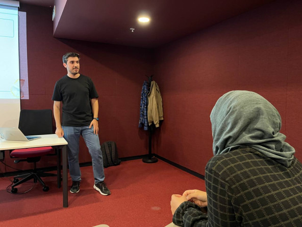 Fatih Merkez Kütüphanemizdeki Prompt Mühendisliği Atölyesi Gençlerimize Yapay Zekâdan Verimli Yanıtlar Almanın Yöntemlerini Öğretti