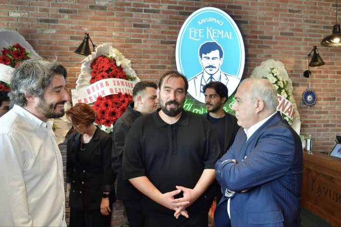 Başkan Turan, 2022 Masterchef Şampiyonu Metin Yavuz'un Hobyar Mahallemizdeki Yeni İş Yerinin Açılışını Dualarla Gerçekleştirdi