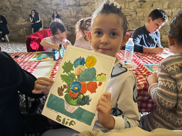 Tarihî Yedikule Hisarı'nda Van Gogh'un Ayçiçekleri Çocuklarımızın Yorumlarıyla Canlandı