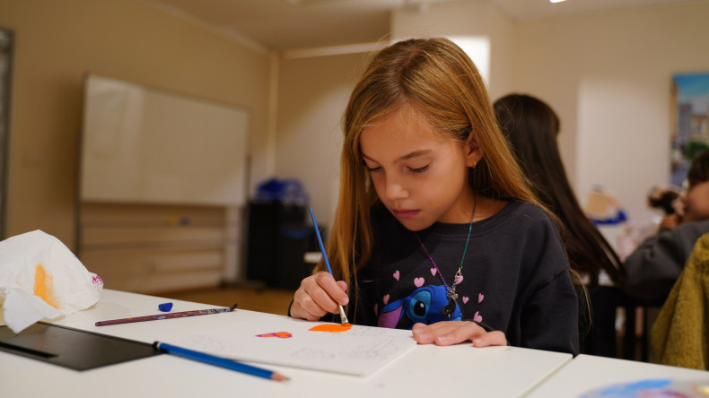 Kusama'nın İzinde, Rengârenk Bir Evren: Kadırga Sanat Galerileri'nde Çocuklarımızla “Benekli Evren” Buluşması