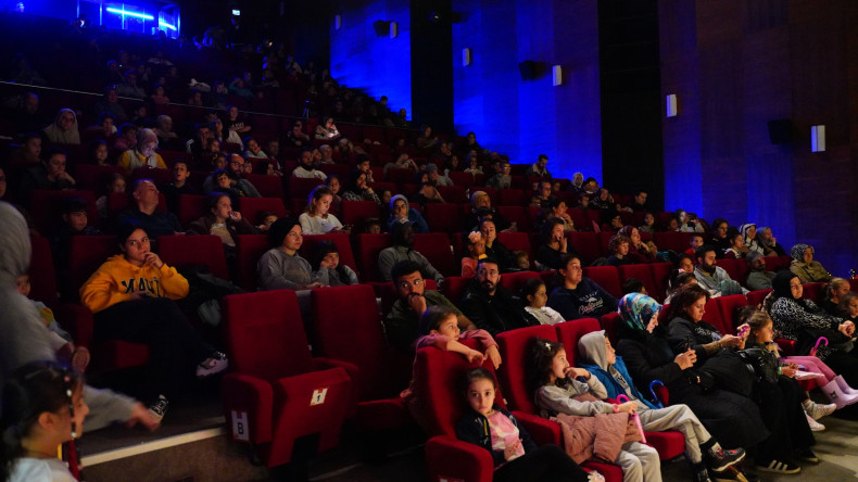 FKSM'de Çocuklarımıza Tiyatro Keyfi: “Cesur Karınca Billy” Seyirciyle Buluştu