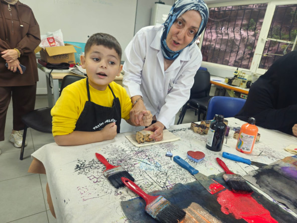 KARINCA El Emeği Eğitim Birimimiz ile Özel Çocuklarımızın Hayalleri Kalem Kutularına Sığdı: Yavuz Selim'de El Emeği ve Paylaşmanın Sevinci