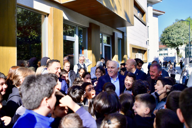 Başkan Turan, Çapa Atatürk Ortaokulu'nda Öğrencilerimizle Yeni Kütüphanenin Açılış Sevincini Paylaştı