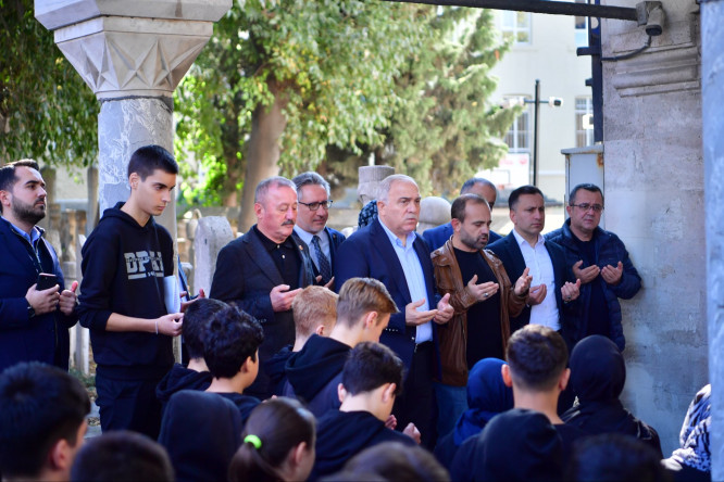 Başkan Turan, Davutpaşa Anadolu Lisesi Öğrencileriyle Medrese Davutpaşa'da Davud Paşa'yı 527. Yılında Anma Programında Yâd Etti