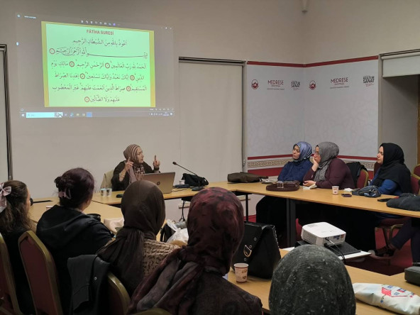 Kur'an'ın Yol Gösterici Anlamına Yolculuk: “Anlam Arayışı” Programı Medrese Davutpaşa'da Devam Ediyor