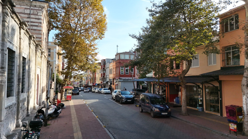 Bir Cepheyle Başlar, Bir Cadde Değişir: Düzen, Estetik ve Kimliğiyle Mıhçılar Caddesi Yenilendi