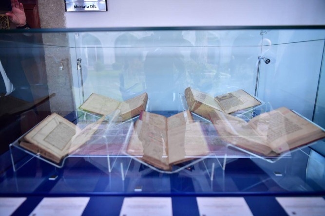 Başkan Turan ve Türkiye Yazma Eserler Kurumu Başkanı Coşkun Yılmaz'ın Katılımıyla Trabzon Yazmaları Sergisi Kültürseverlerle Buluştu